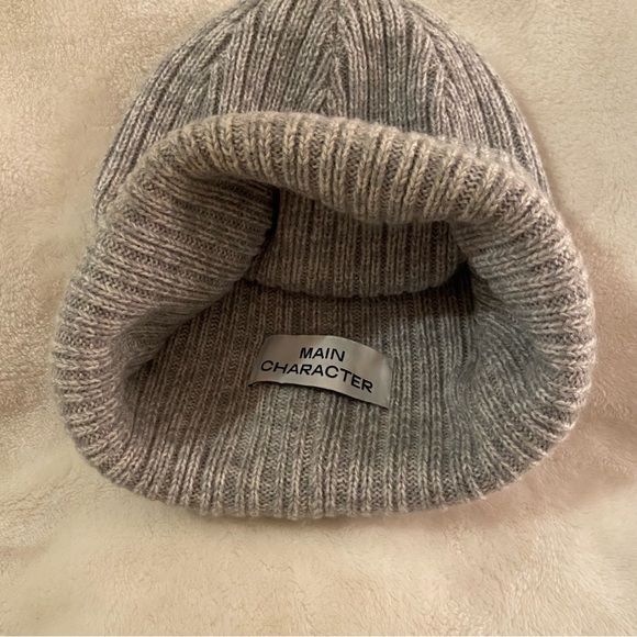 ARITZIA TOQUE, O/S - Picture 3 of 4